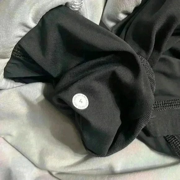 Lululemon Side-Pleat High-Rise Skirt
Vivid Floral Tone Multi / Graphite Grey - Picture 8 of 10